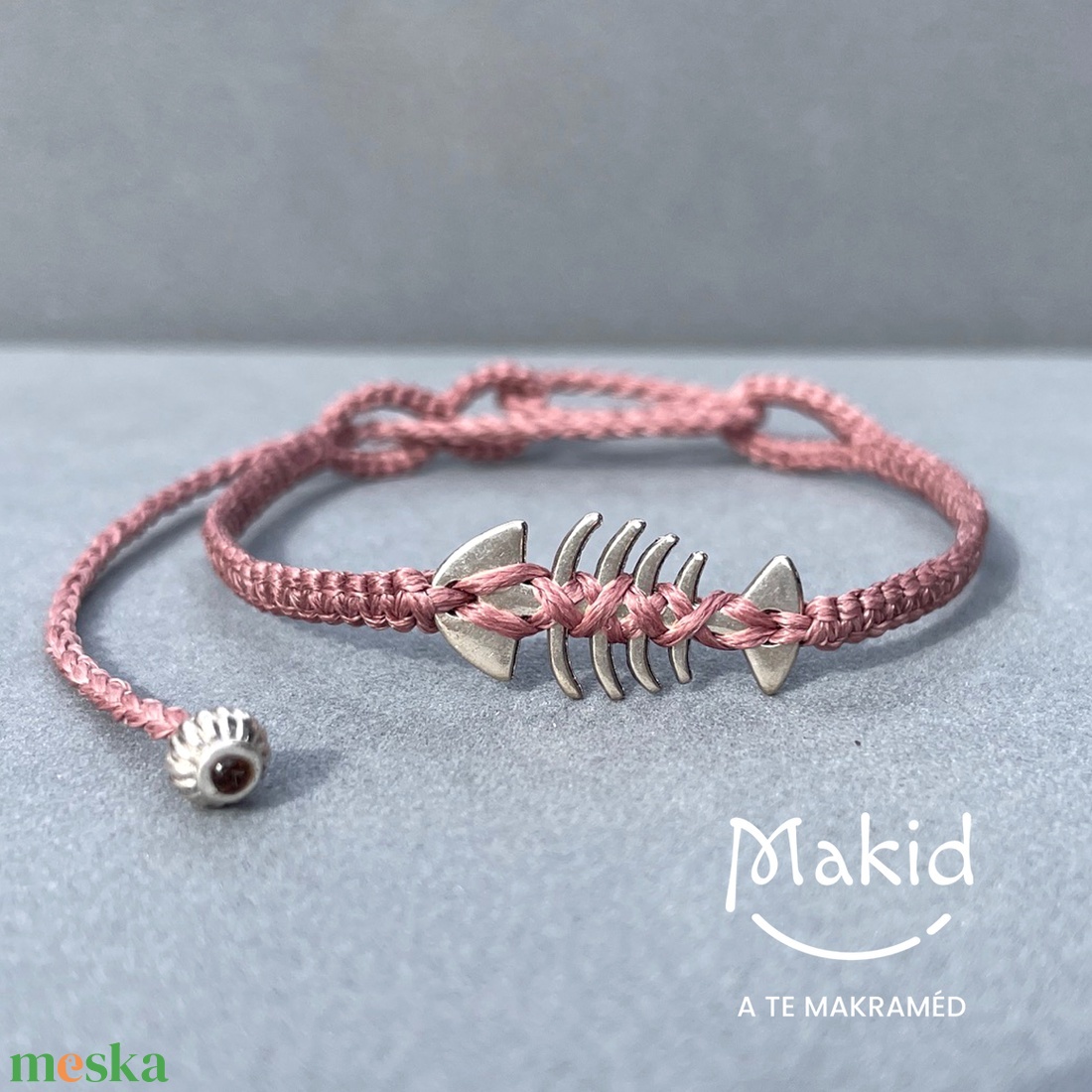 Fishbone mályva mikromakramé karkötő - ékszer - karkötő - karkötő medállal - Meska.hu Fishbone mályva mikromakramé karkötő - ékszer - karkötő - karkötő medállal - Meska.hu