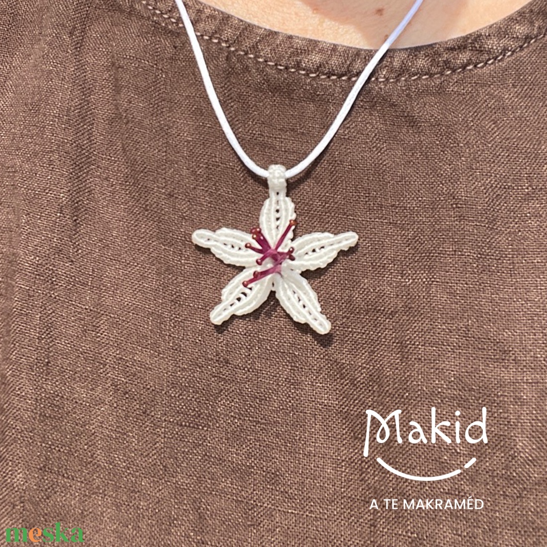 Liliom fehér mikromakramé medál - ékszer - nyaklánc - medál - Meska.hu Liliom fehér mikromakramé medál - ékszer - nyaklánc - medál - Meska.hu