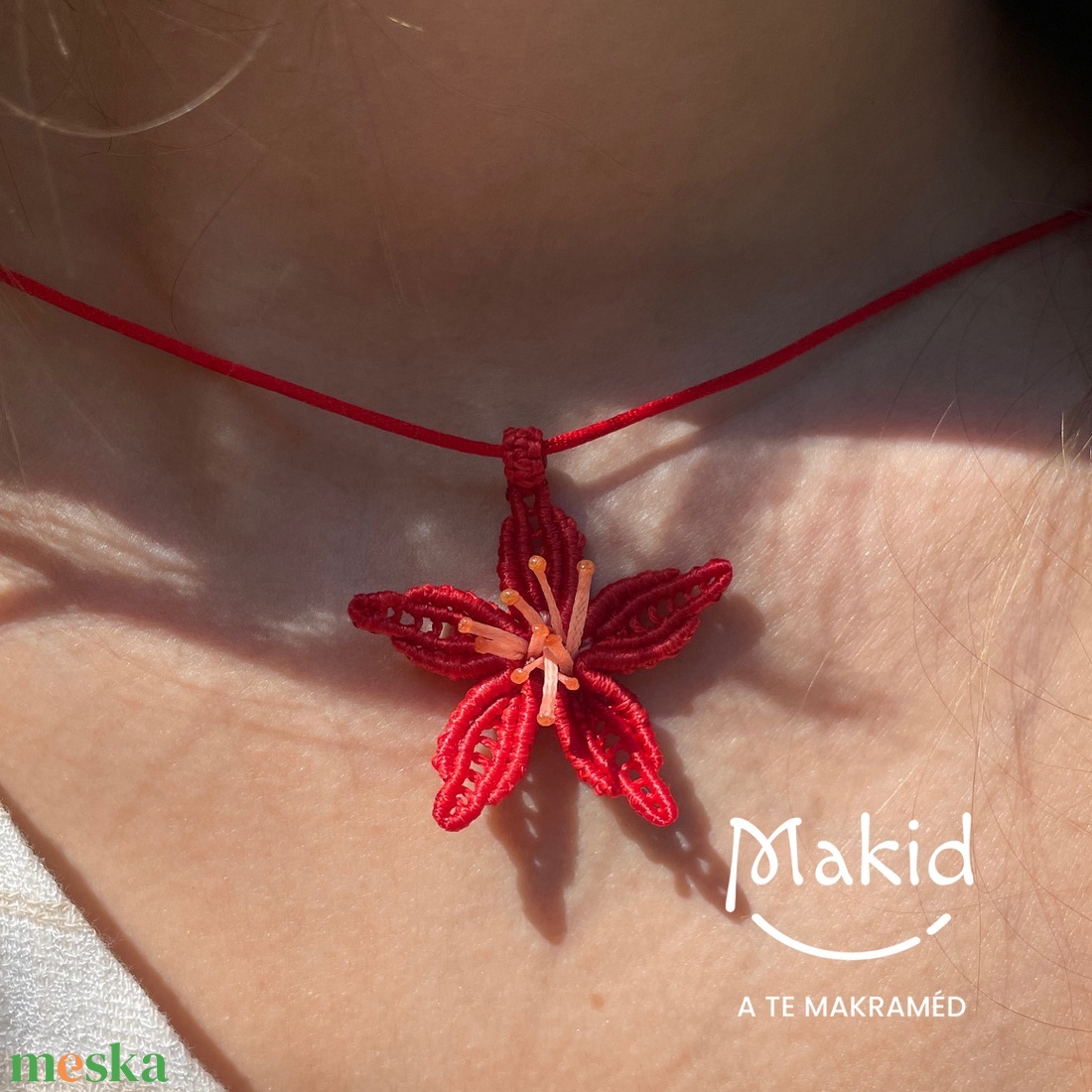 Liliom piros mikromakramé medál - ékszer - nyaklánc - medál - Meska.hu Liliom piros mikromakramé medál - ékszer - nyaklánc - medál - Meska.hu
