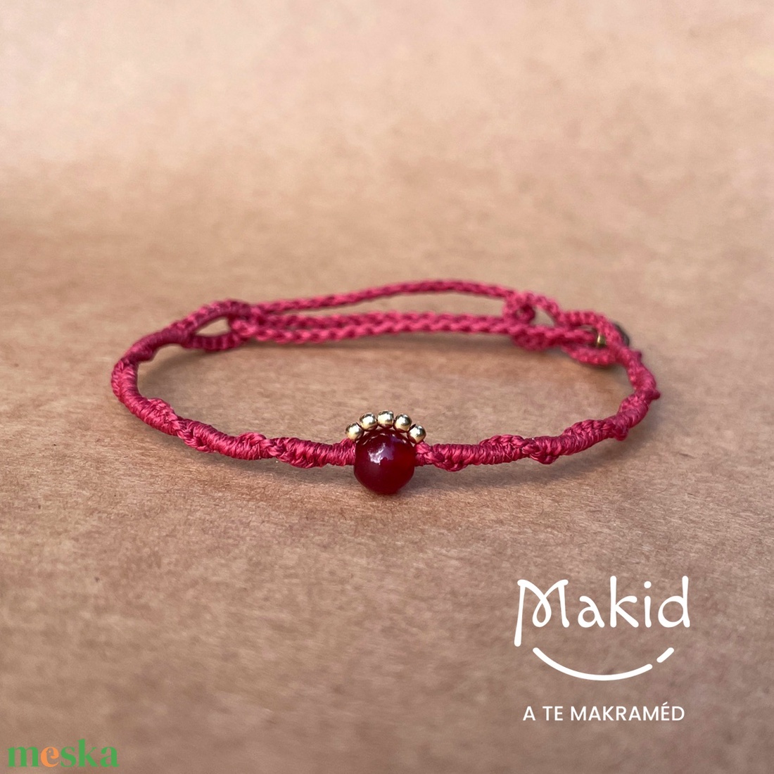 Csavarfonat mikromakramé karkötő - ékszer - karkötő - karkötő medállal - Meska.hu