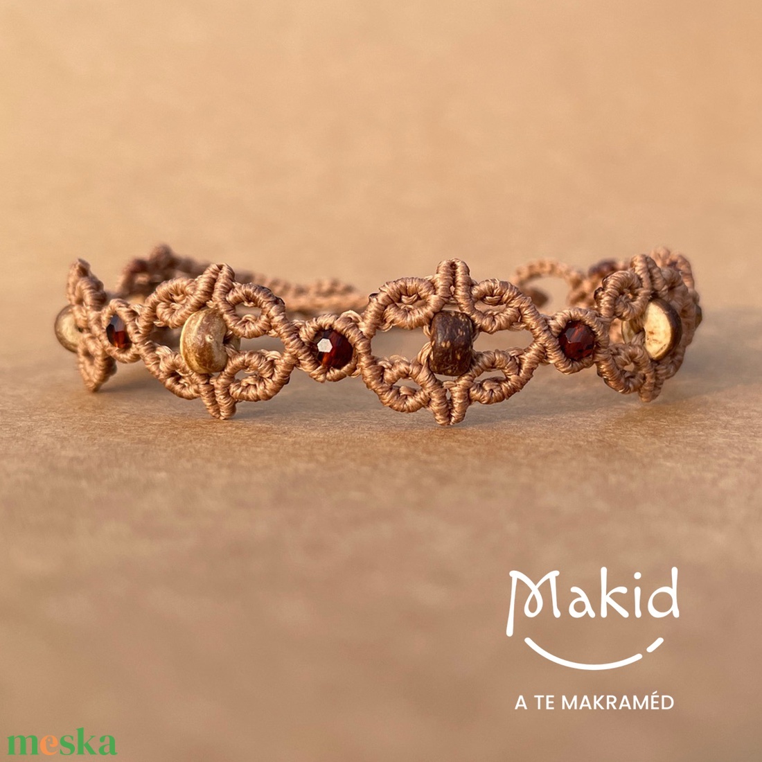 Kelta hangulatú mikromakramé karkötő - ékszer - karkötő - karkötő medállal - Meska.hu