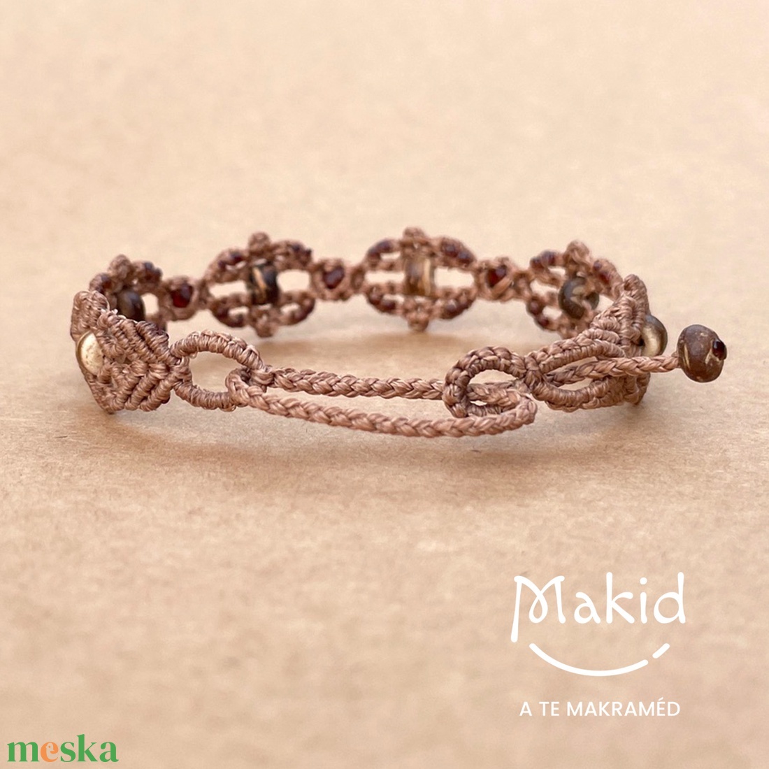 Kelta hangulatú mikromakramé karkötő - ékszer - karkötő - karkötő medállal - Meska.hu