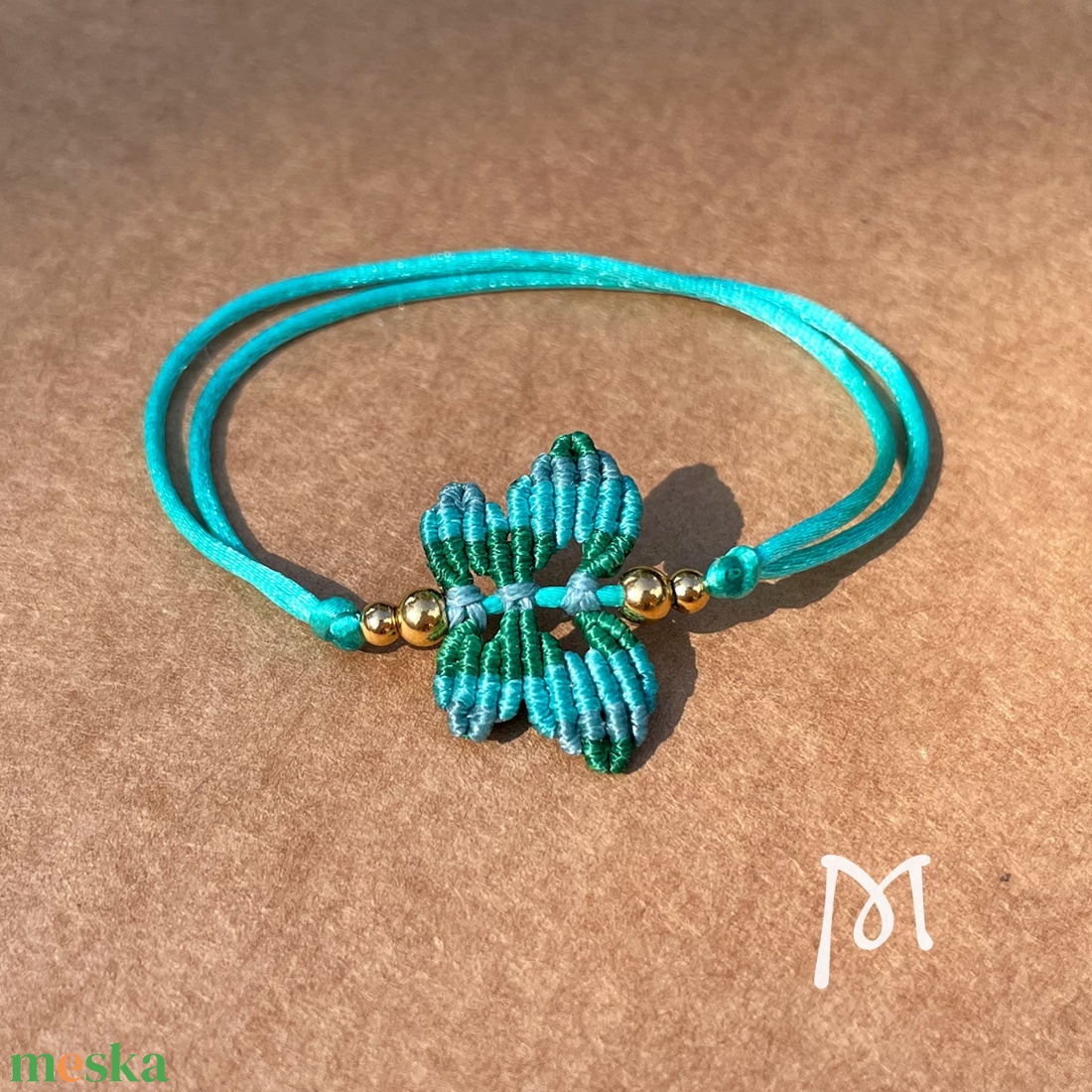 Menta makramé lepke karkötő - ékszer - karkötő - fonott karkötő - Meska.hu