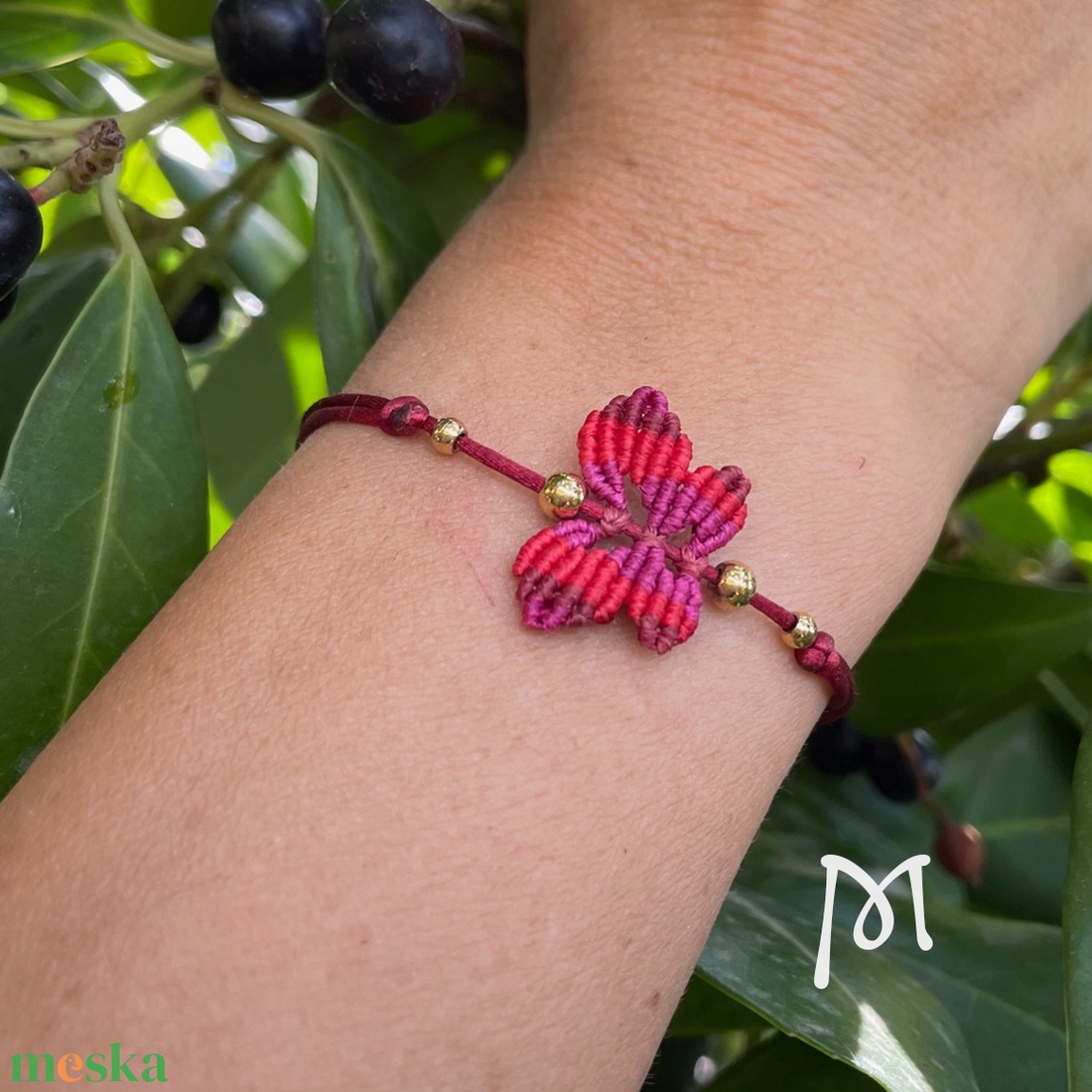 Bordó makramé lepke karkötő - ékszer - karkötő - fonott karkötő - Meska.hu