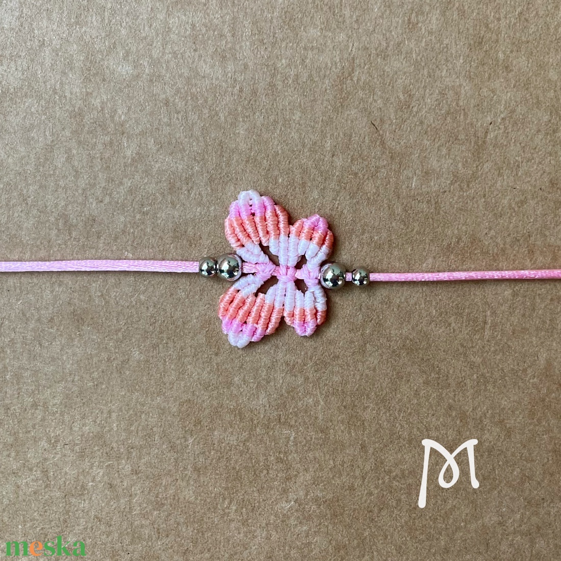 Rózsaszín makramé lepke karkötő - ékszer - karkötő - fonott karkötő - Meska.hu