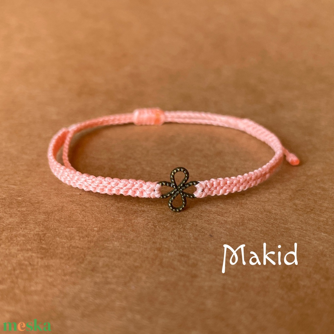 Apró rézvirágos makramé karkötő - ékszer - karkötő - karkötő medállal - Meska.hu