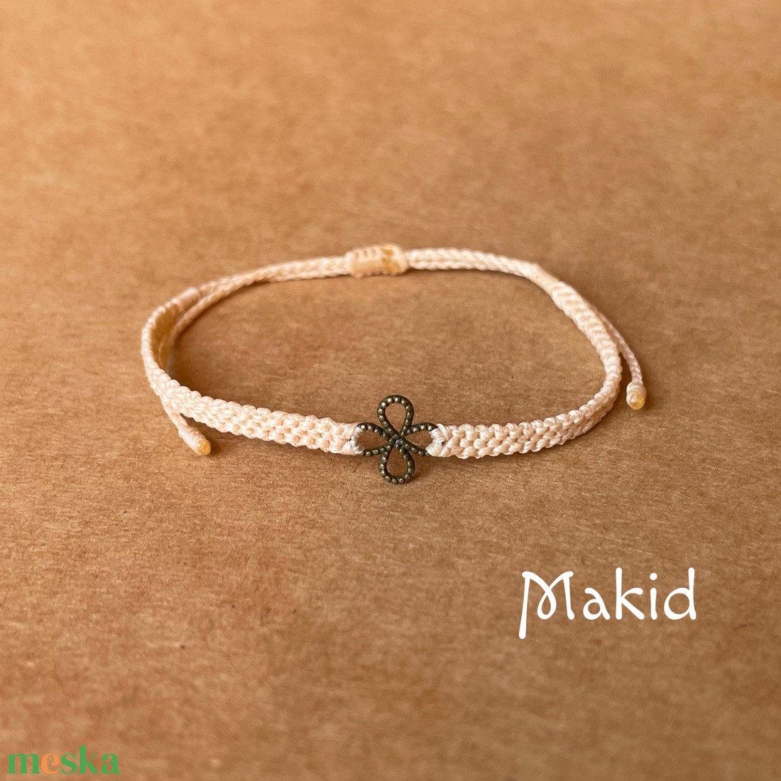 Apró rézvirágos makramé karkötő - ékszer - karkötő - karkötő medállal - Meska.hu