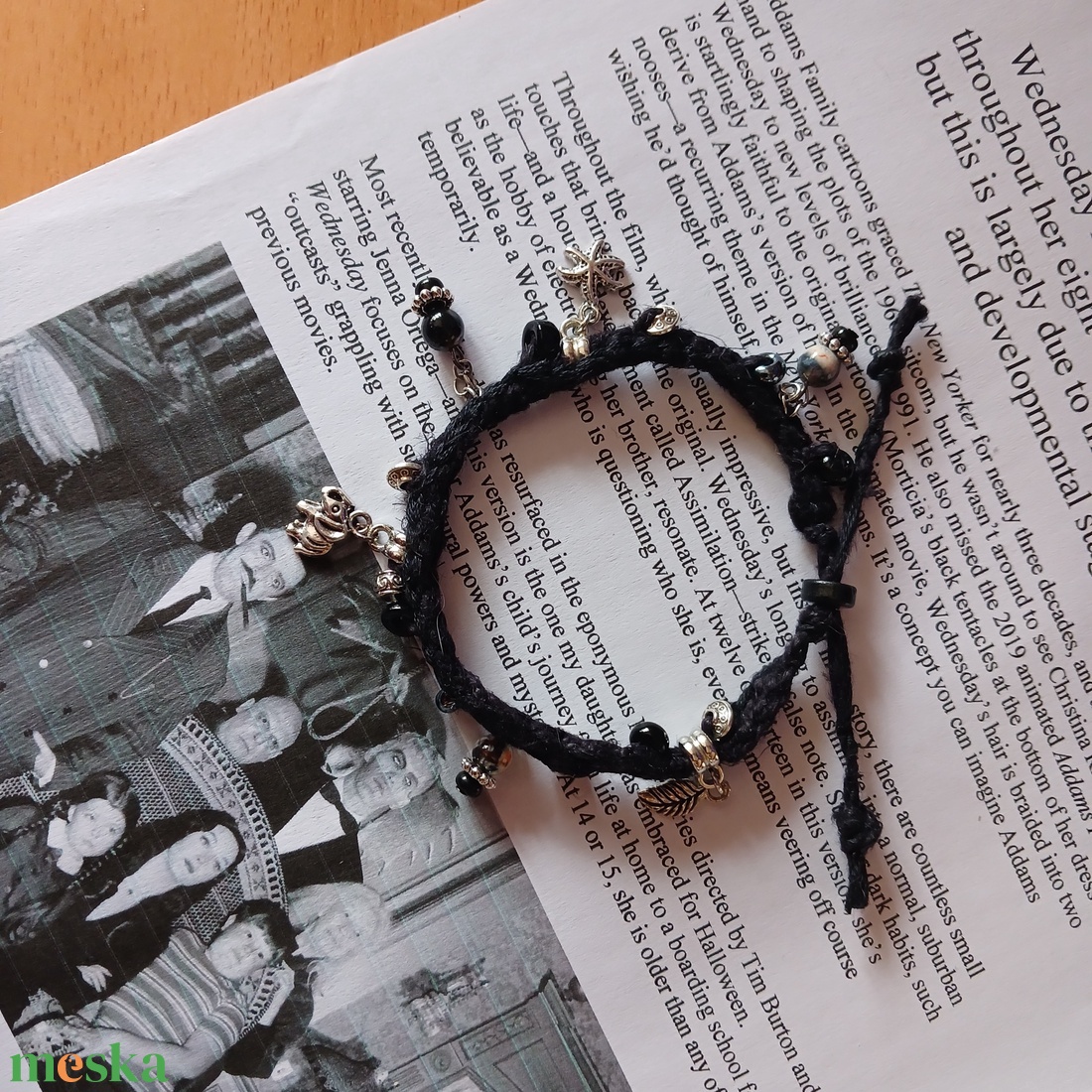 Wednesday karkötő (kicsi) - ékszer - karkötő - charm karkötő - Meska.hu