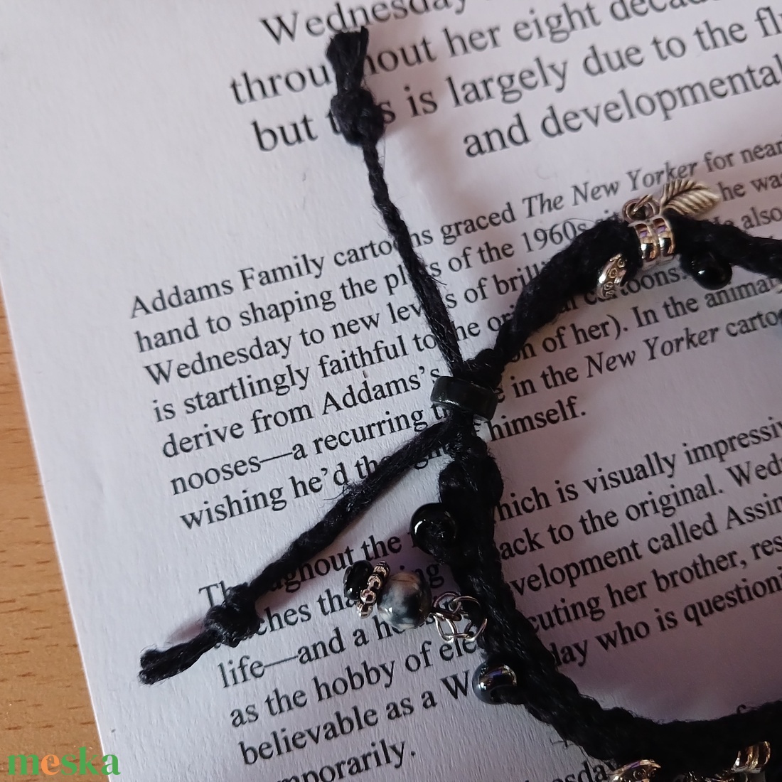 Wednesday karkötő (kicsi) - ékszer - karkötő - charm karkötő - Meska.hu