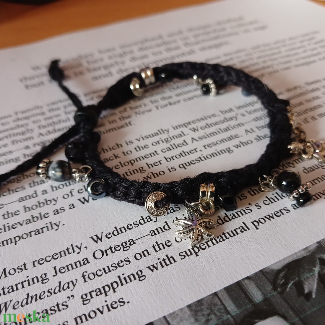 Wednesday karkötő (kicsi) - ékszer - karkötő - charm karkötő - Meska.hu