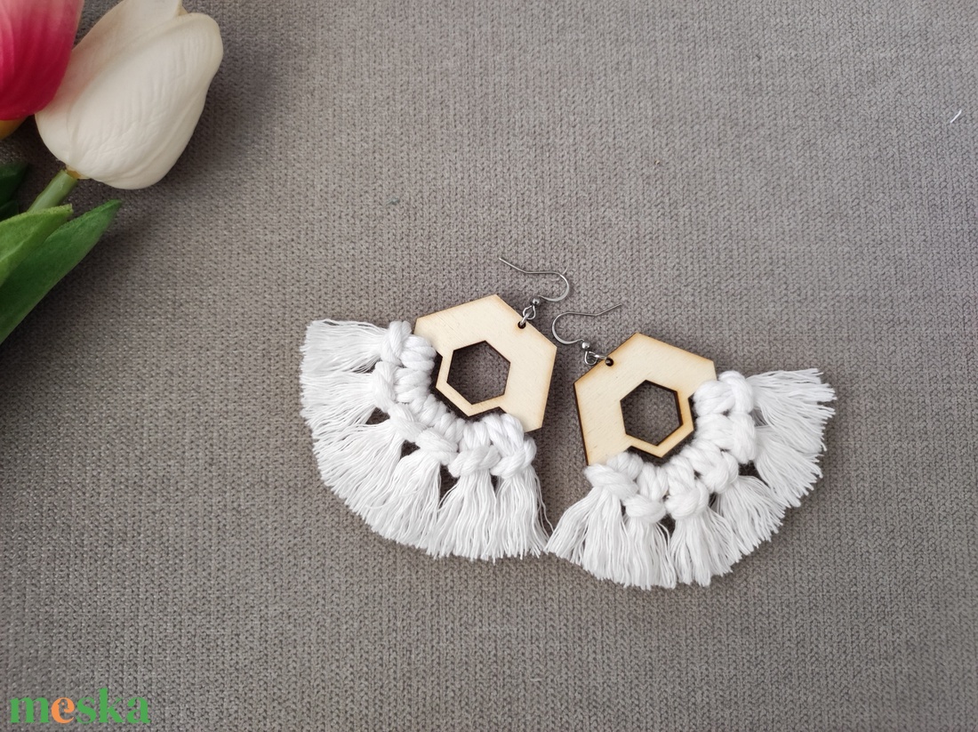 Hatszög makramé fülbevaló - ékszer - fülbevaló - lógó fülbevaló - Meska.hu