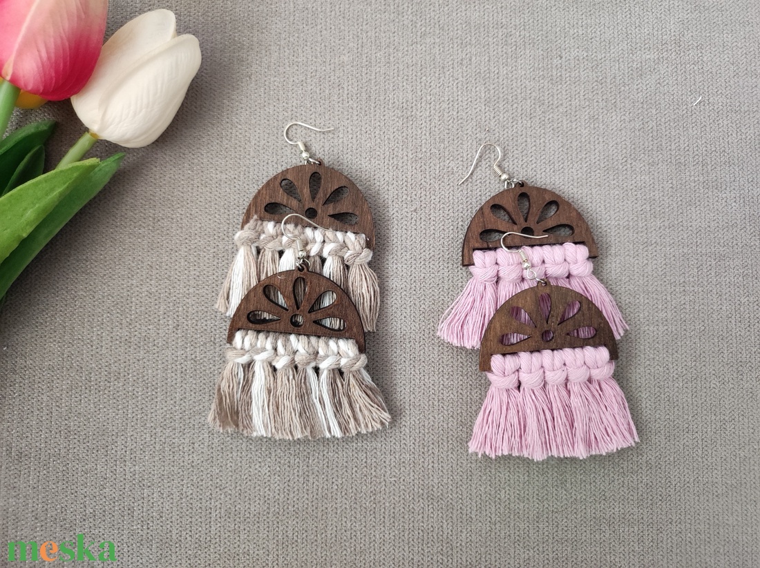 Makramé lila fülbevaló - ékszer - fülbevaló - lógó fülbevaló - Meska.hu