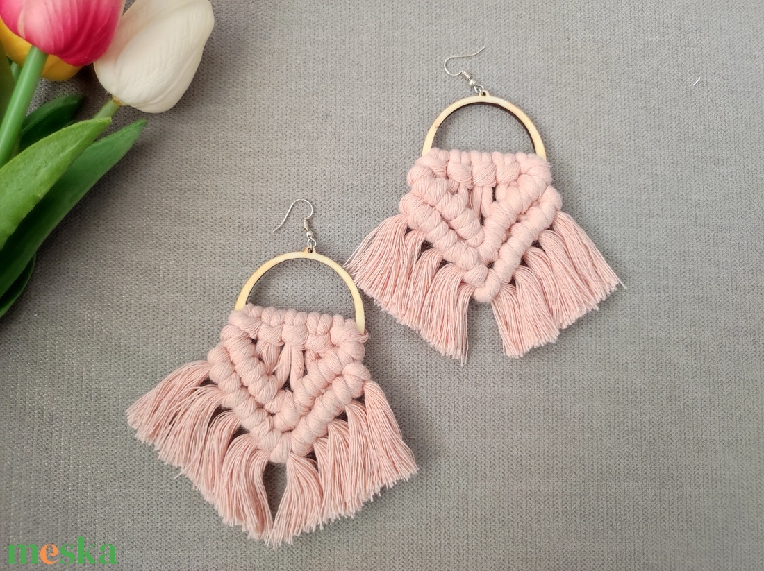 Nagy rózsaszín makramé fülbevaló - ékszer - fülbevaló - lógó fülbevaló - Meska.hu