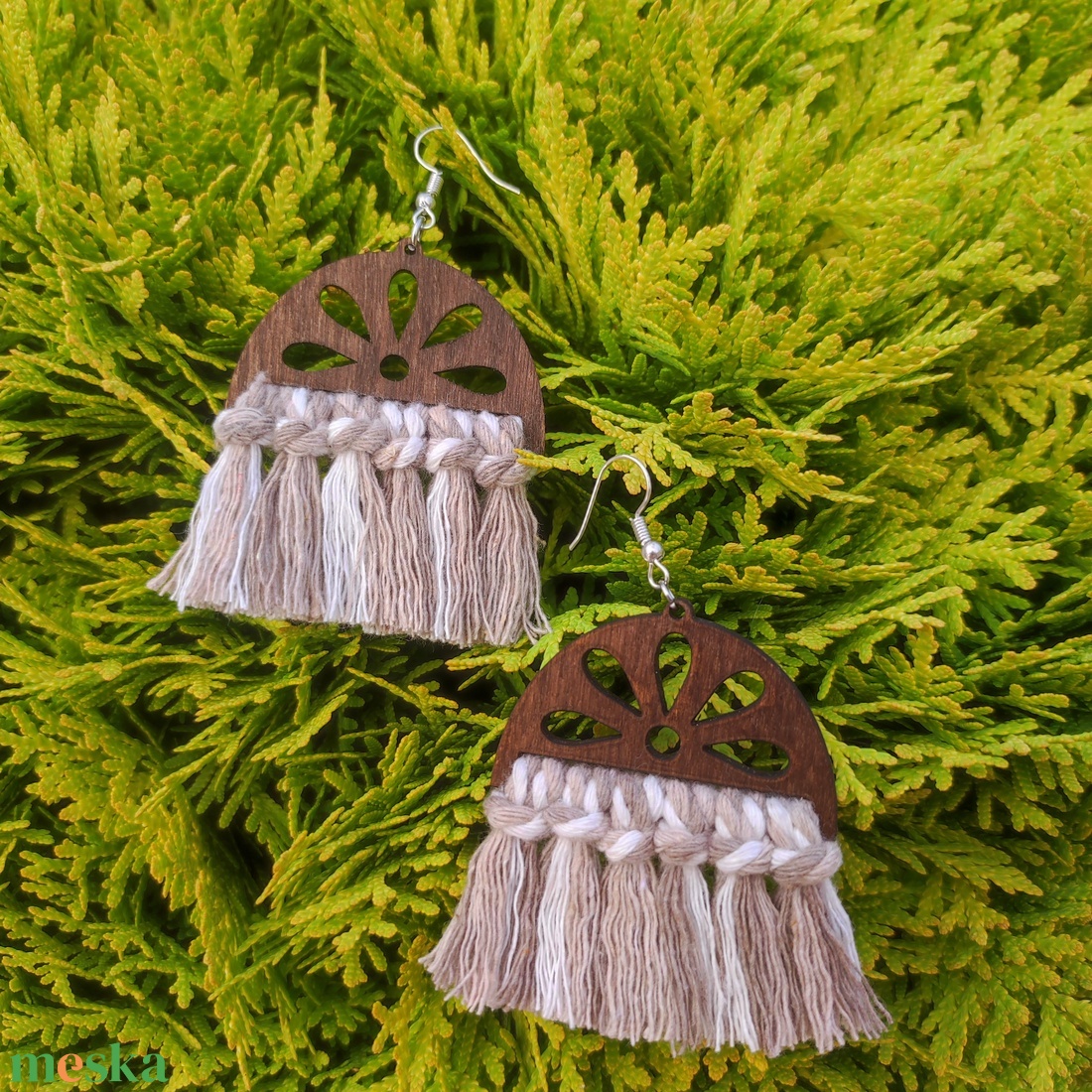 Makramé lila fülbevaló - ékszer - fülbevaló - lógó fülbevaló - Meska.hu