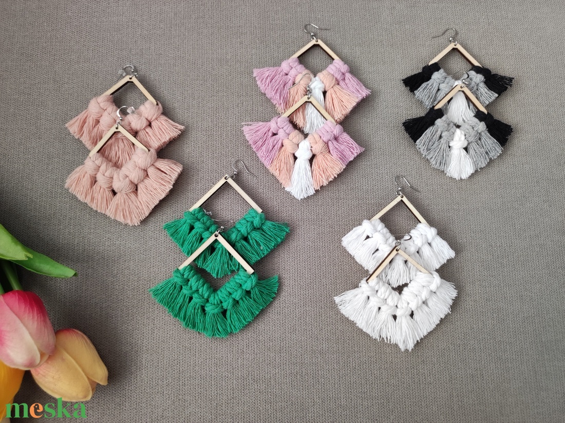 Makramé kocka fülbevaló - ékszer - fülbevaló - lógó fülbevaló - Meska.hu