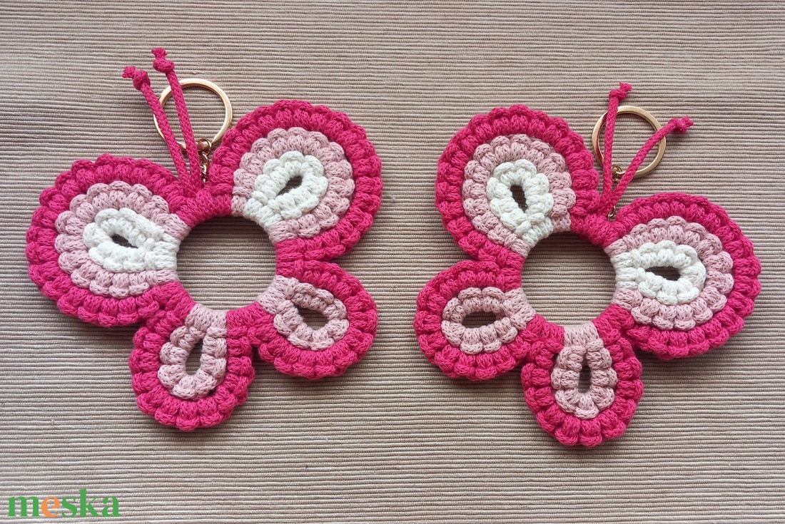 Makramé pillangó táskadísz - táska & tok - kulcstartó & táskadísz - táskadísz - Meska.hu