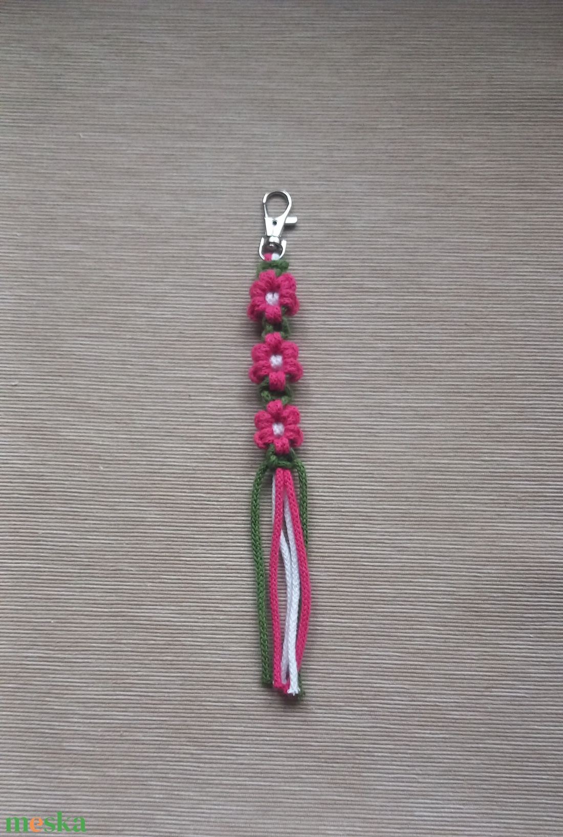 Makramé virágos kulcstartó, táskadísz - táska & tok - kulcstartó & táskadísz - táskadísz - Meska.hu