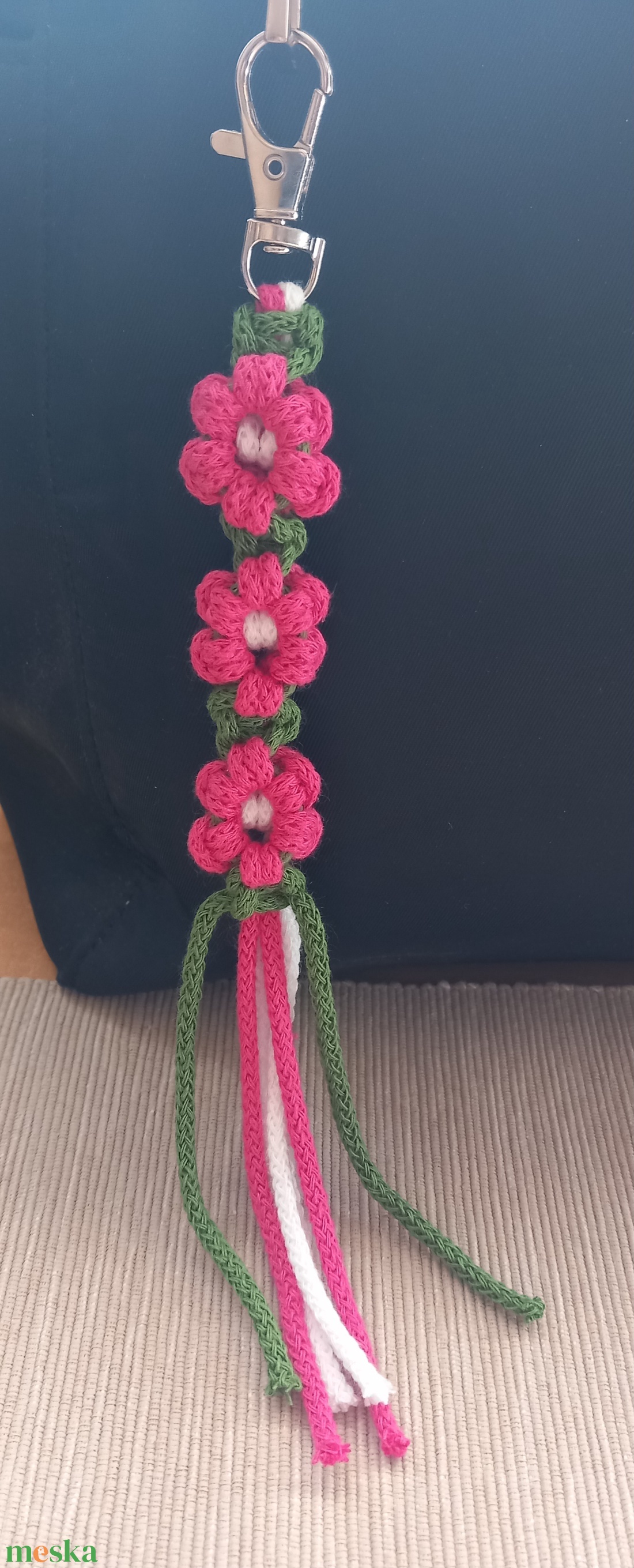 Makramé virágos kulcstartó, táskadísz - táska & tok - kulcstartó & táskadísz - táskadísz - Meska.hu