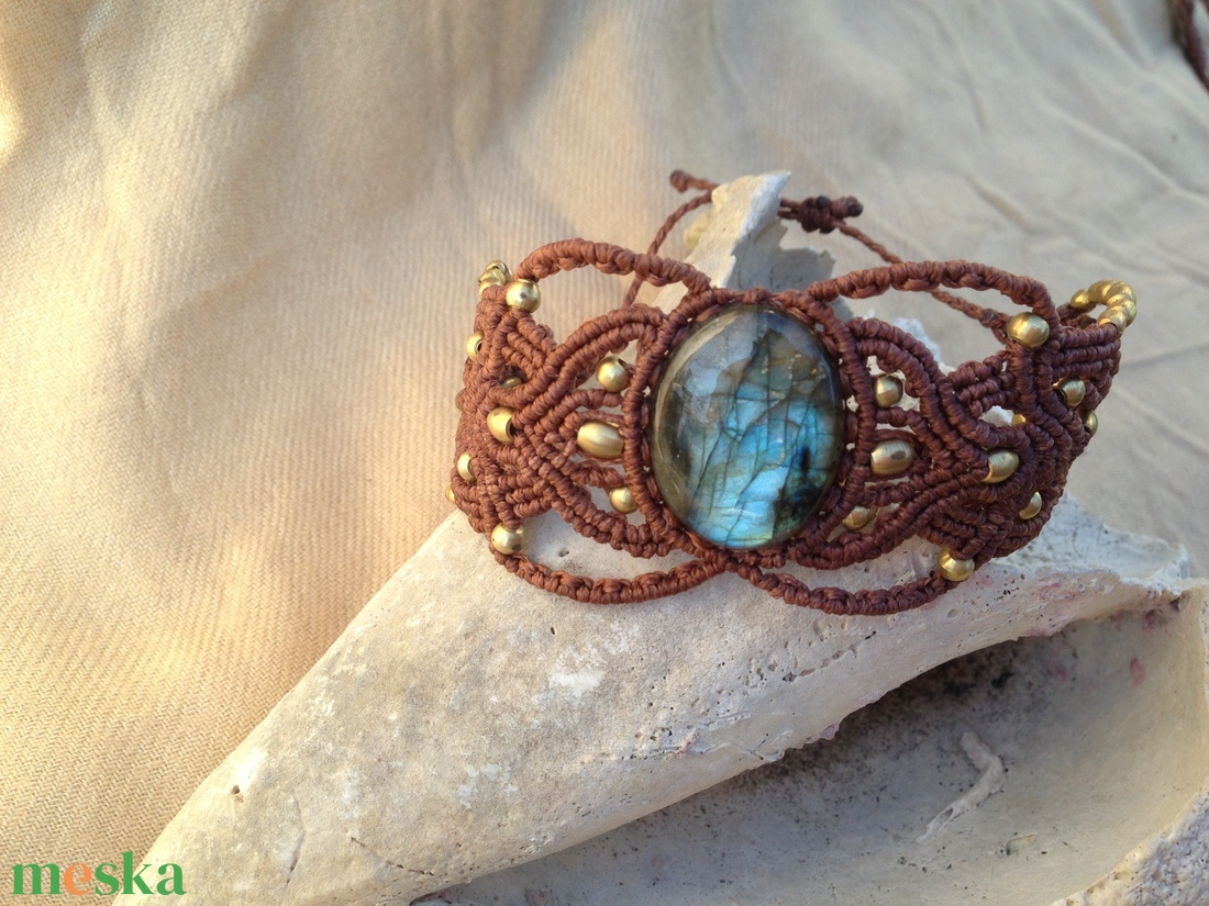 Barna Labradorit köves makramé karkötő - tribal - ékszer - karkötő - fonott karkötő - Meska.hu