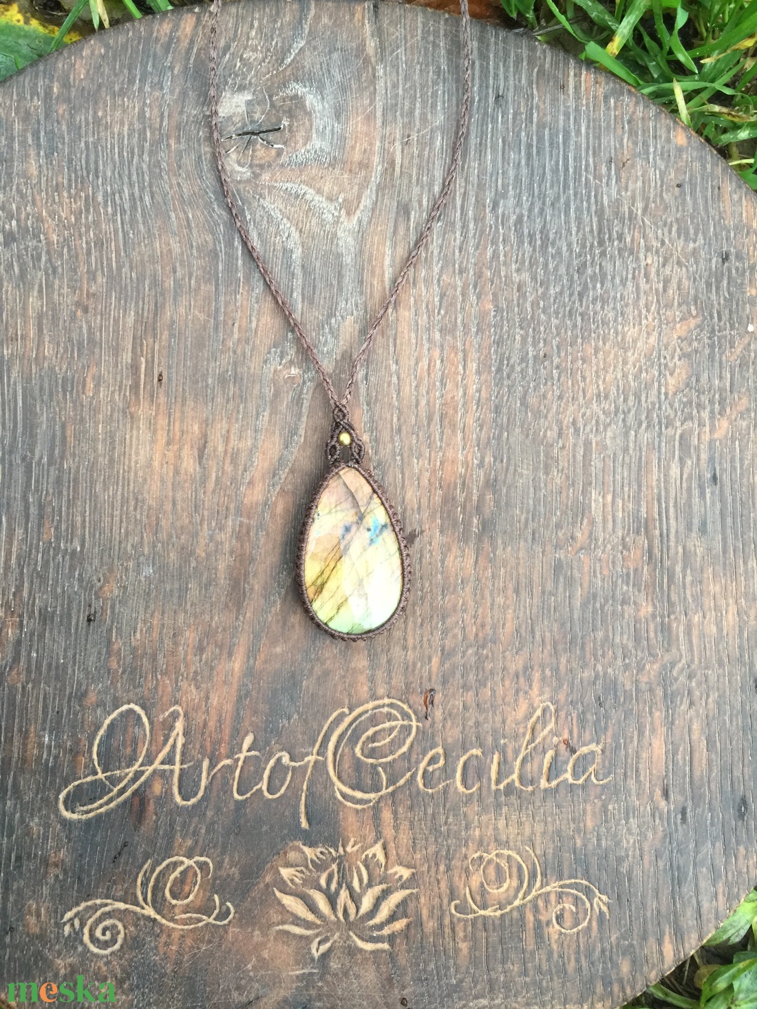 Labradorit köves  makramé nyaklánc réz gyöngyökkel. Kék fényü leveles labradorit nyakék. Egyedi tündérnyakék. - ékszer - nyaklánc - medál - Meska.hu