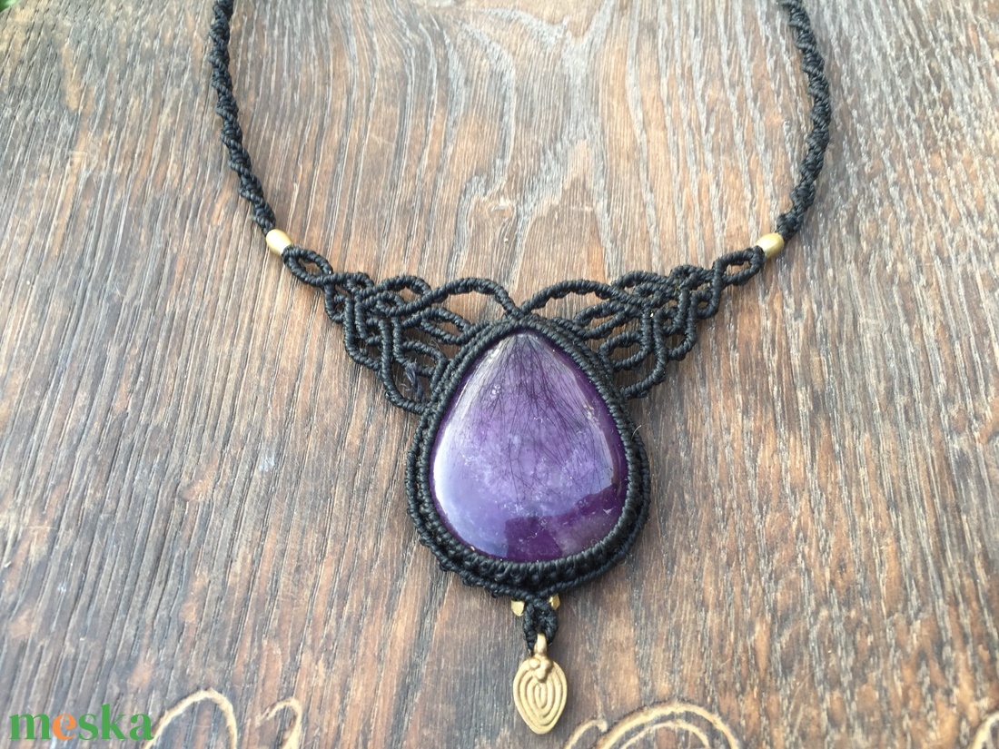 Ametiszt köves  makramé nyaklánc elegáns fekete makraméval. Gyógyitó kristály nyakék. Fekete makramé nyaklánc.  - ékszer - ékszerszett - Meska.hu