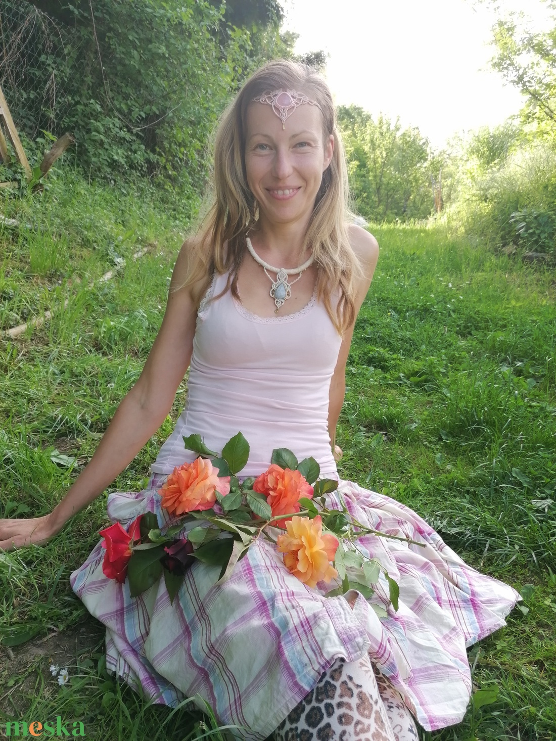 Szivárvány holdköves tündérnyakék. Türkiz makramé medál eredeti holdkővel. Valódi holdkő medál - ékszer - nyaklánc - nyakpánt, gallér - Meska.hu