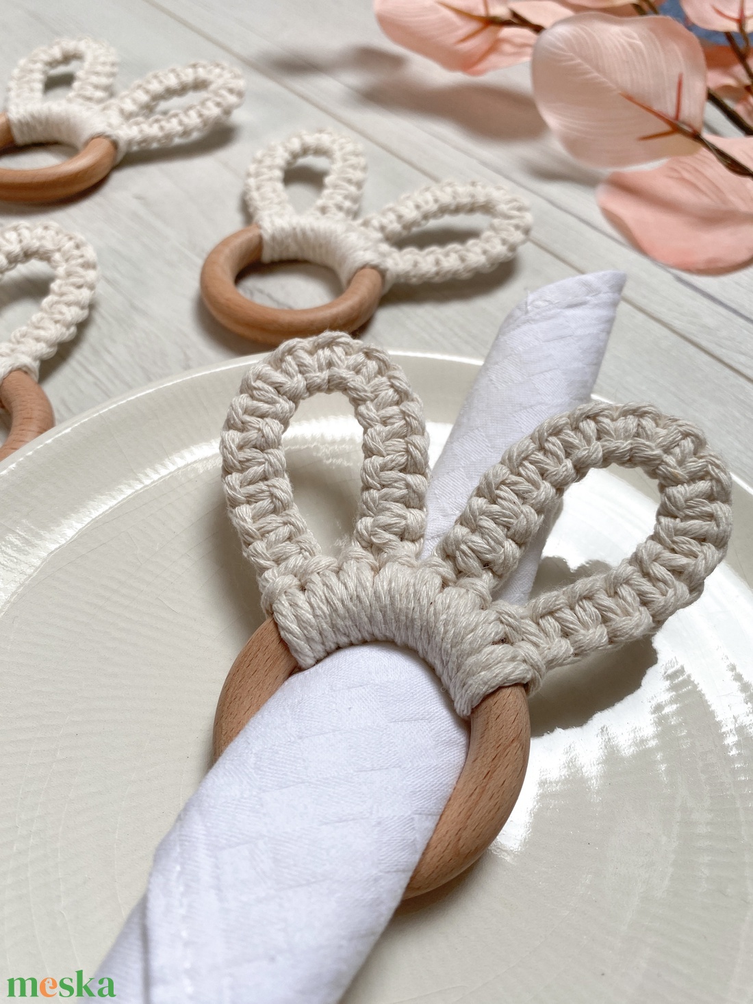 Makramé húsvéti nyuszifül szalvétagyűrű/dekoráció (4 db) - otthon & életmód - konyhafelszerelés, tálalás - tálalás - szalvétatartó, szalvétagyűrű - Meska.hu