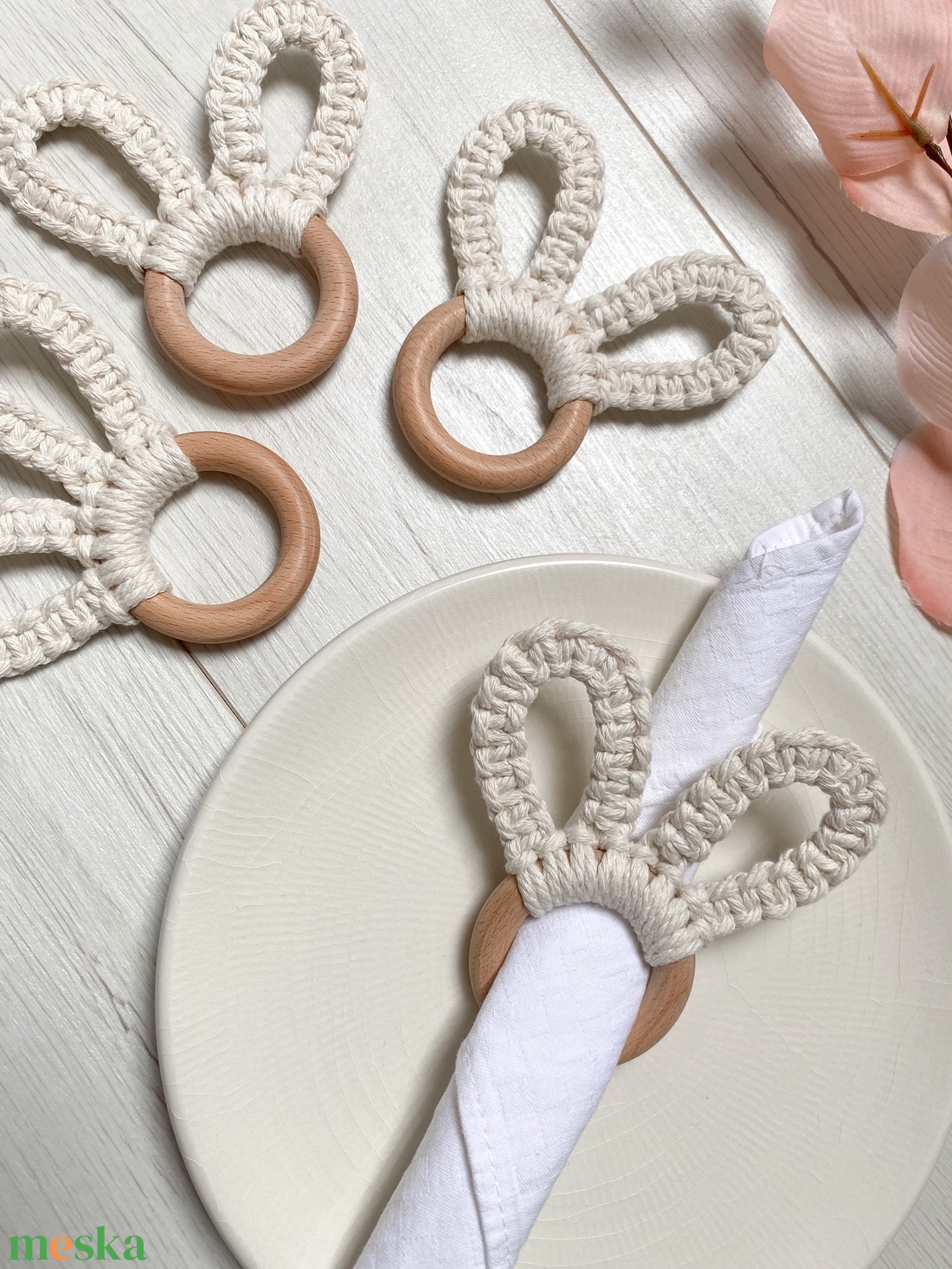 Makramé húsvéti nyuszifül szalvétagyűrű/dekoráció (4 db) - otthon & életmód - konyhafelszerelés, tálalás - tálalás - szalvétatartó, szalvétagyűrű - Meska.hu