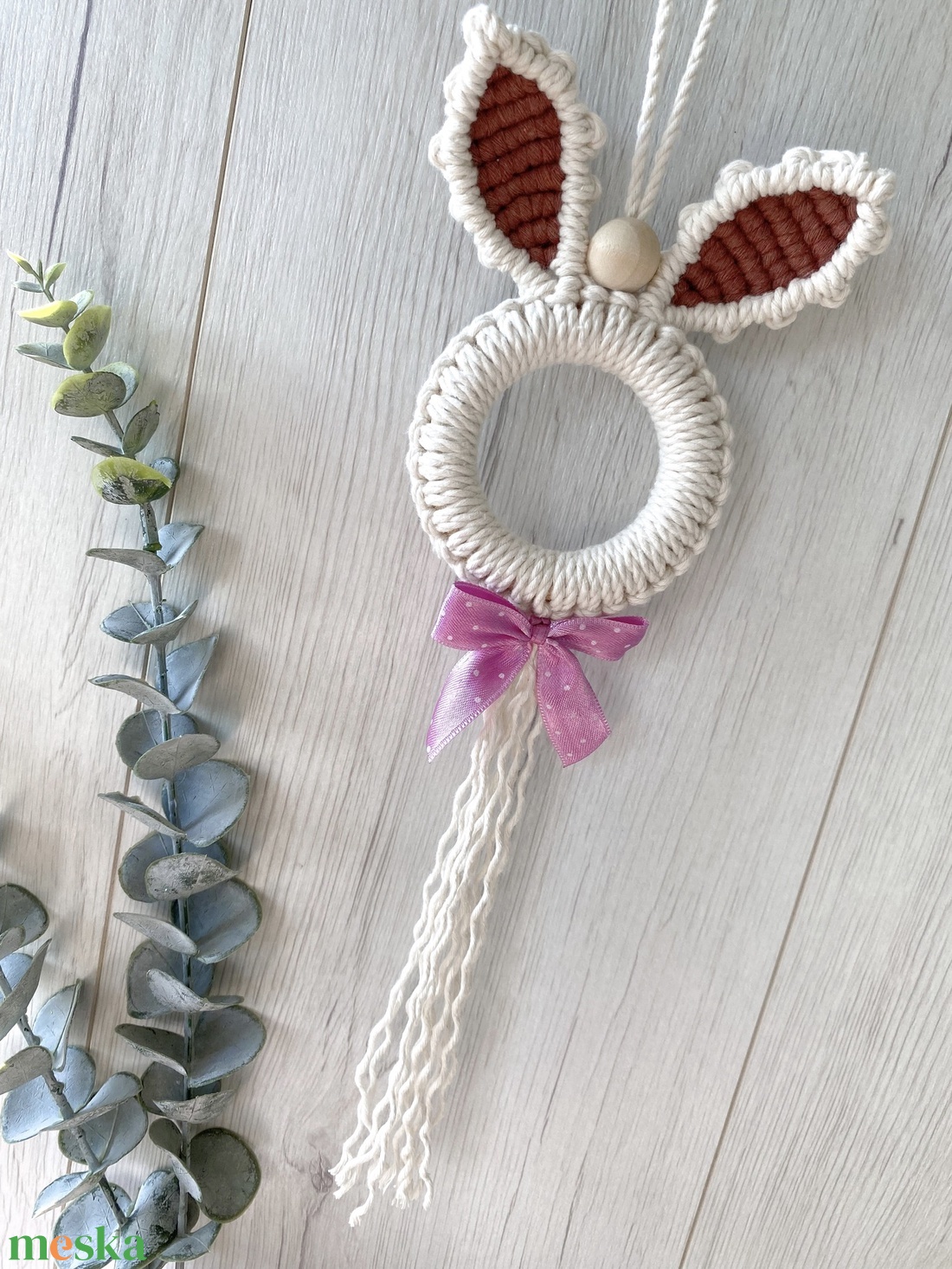 Makramé húsvéti nyuszi dekoráció/falidísz - otthon & életmód - dekoráció - fali és függő dekoráció - függődísz - Meska.hu