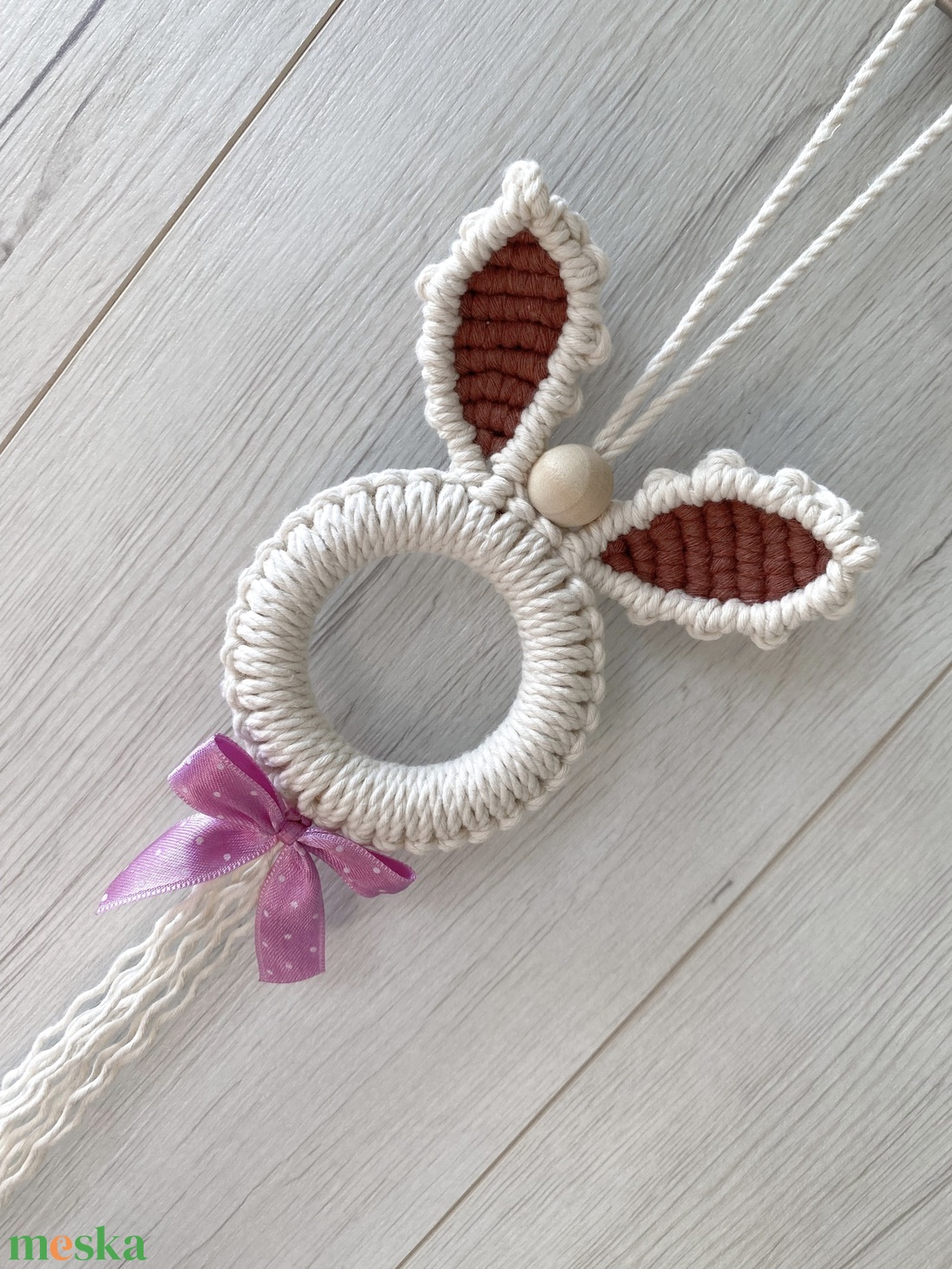 Makramé húsvéti nyuszi dekoráció/falidísz - otthon & életmód - dekoráció - fali és függő dekoráció - függődísz - Meska.hu