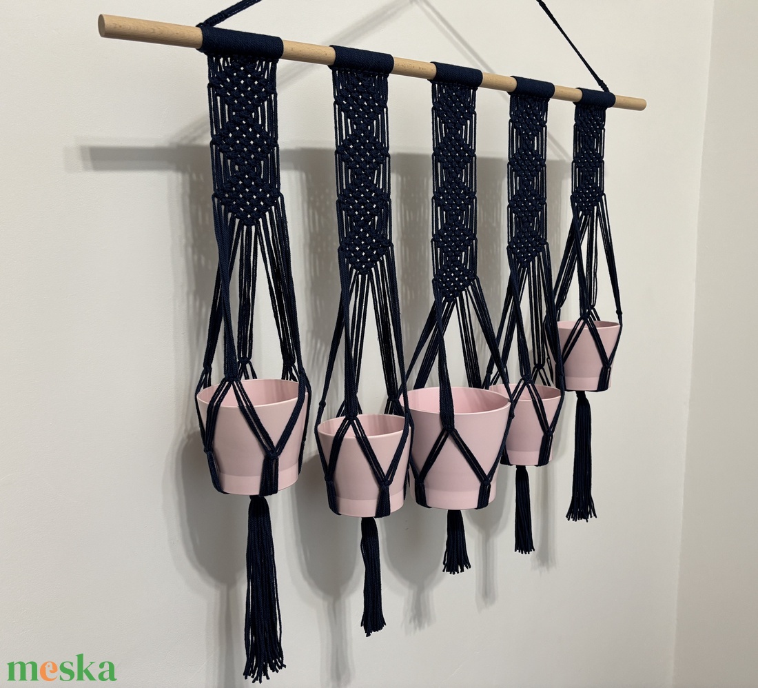 Makramé 5-ös virágtartó - otthon & életmód - dekoráció - virágdísz és tartó - virágtartó - Meska.hu Makramé 5-ös virágtartó - otthon & életmód - dekoráció - virágdísz és tartó - virágtartó - Meska.hu
