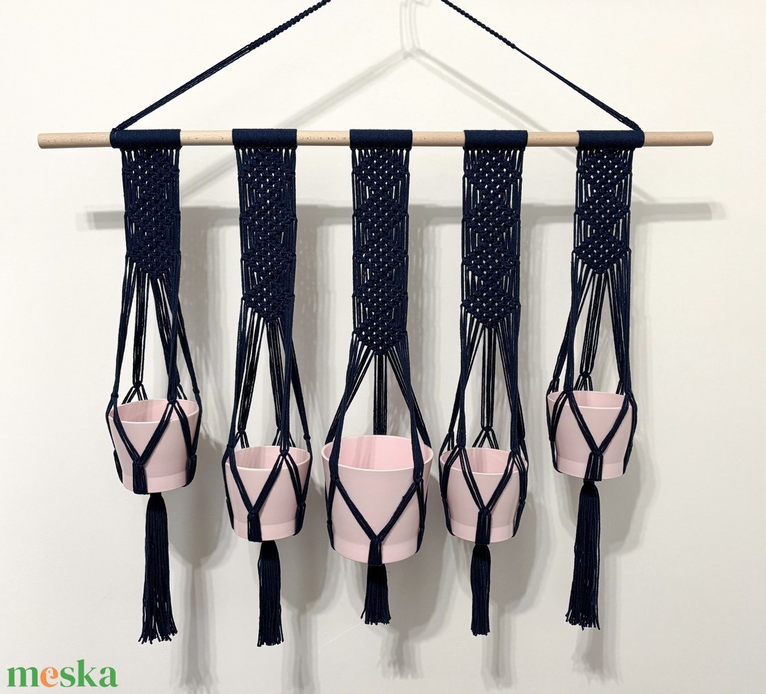 Makramé 5-ös virágtartó - otthon & életmód - dekoráció - virágdísz és tartó - virágtartó - Meska.hu Makramé 5-ös virágtartó - otthon & életmód - dekoráció - virágdísz és tartó - virágtartó - Meska.hu