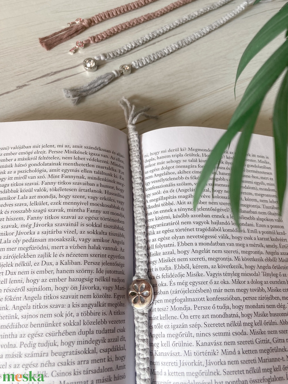 Makramé vékony könyvjelző - könyv & zene - könyvjelző - Meska.hu