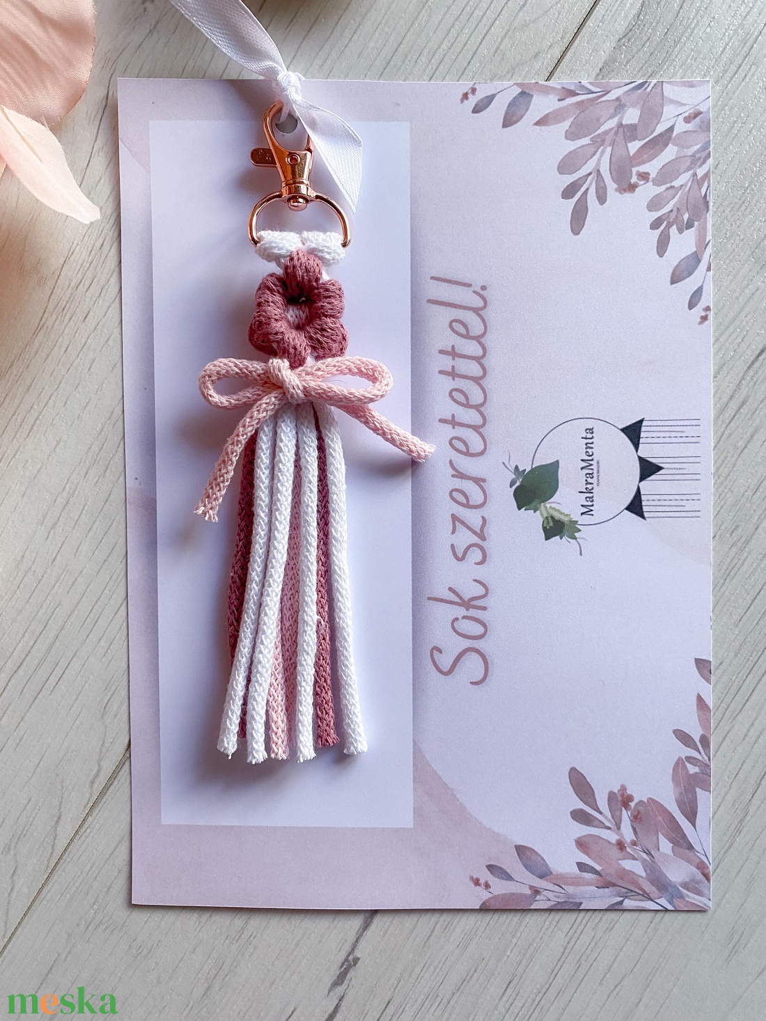Makramé virágos-masnis kulcstartó � 1 virágos - táska & tok - kulcstartó & táskadísz - kulcstartó - Meska.hu