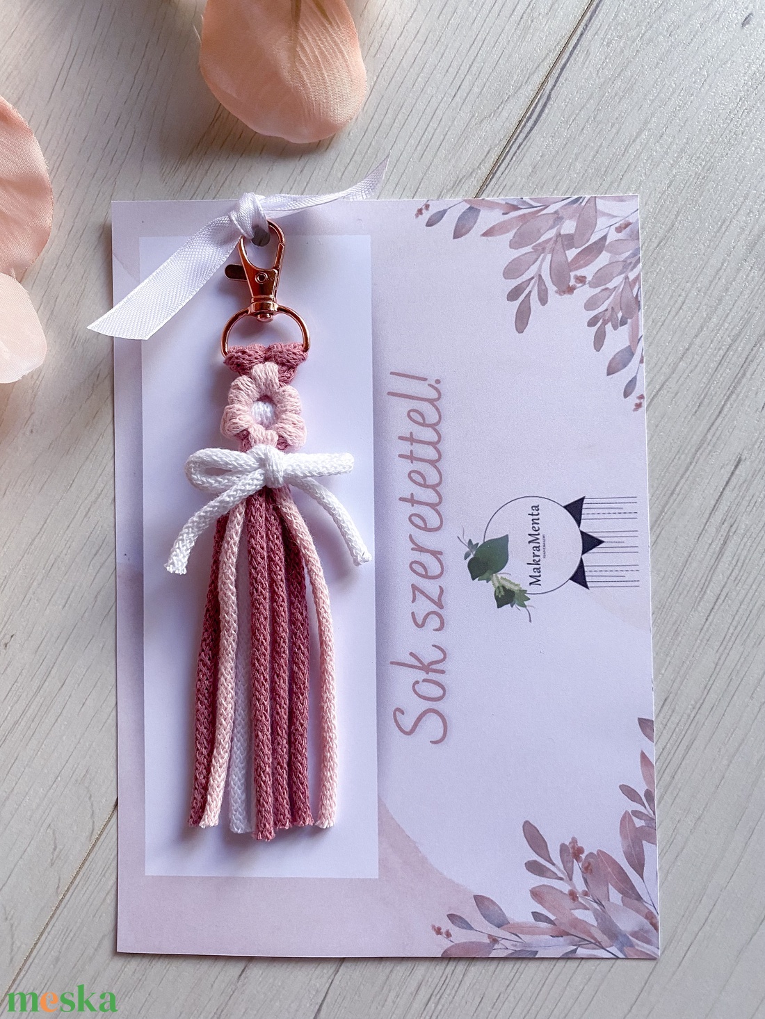 Makramé virágos-masnis kulcstartó � 1 virágos - táska & tok - kulcstartó & táskadísz - kulcstartó - Meska.hu