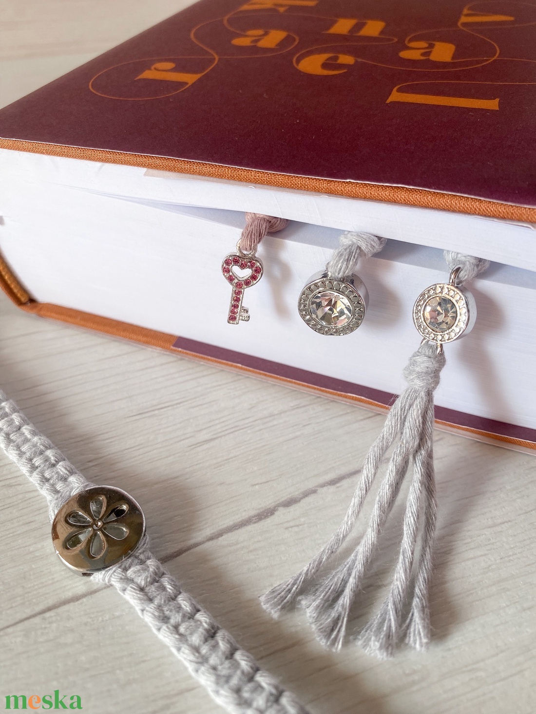 Makramé vékony könyvjelző - könyv & zene - könyvjelző - Meska.hu