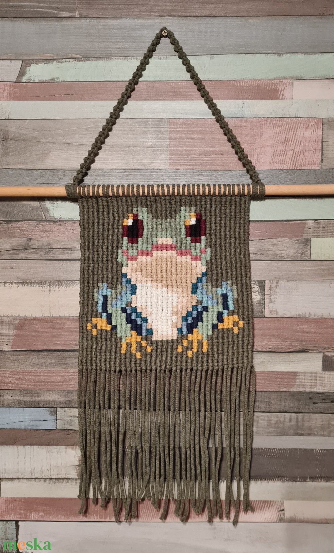 Pixel makramé békás kép - otthon & életmód - dekoráció - fali és függő dekoráció - falra akasztható dekor - Meska.hu Pixel makramé békás kép - otthon & életmód - dekoráció - fali és függő dekoráció - falra akasztható dekor - Meska.hu