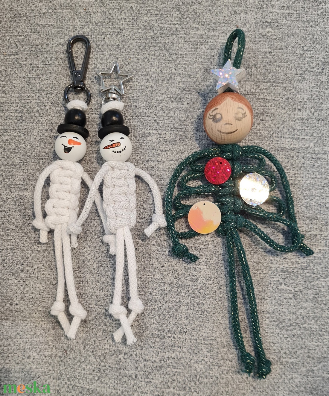 Makramé hóemberes, karácsonyfás kulcstartó, táskadísz - táska & tok - kulcstartó & táskadísz - kulcstartó - Meska.hu
