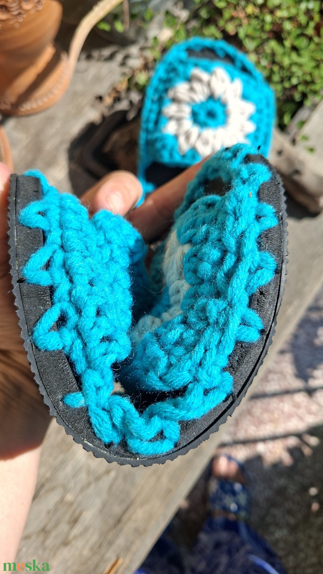 Horgolt barefoot szandál épített talppal, virág mintával - ruha & divat - cipő & papucs - cipő, szandál - Meska.hu
