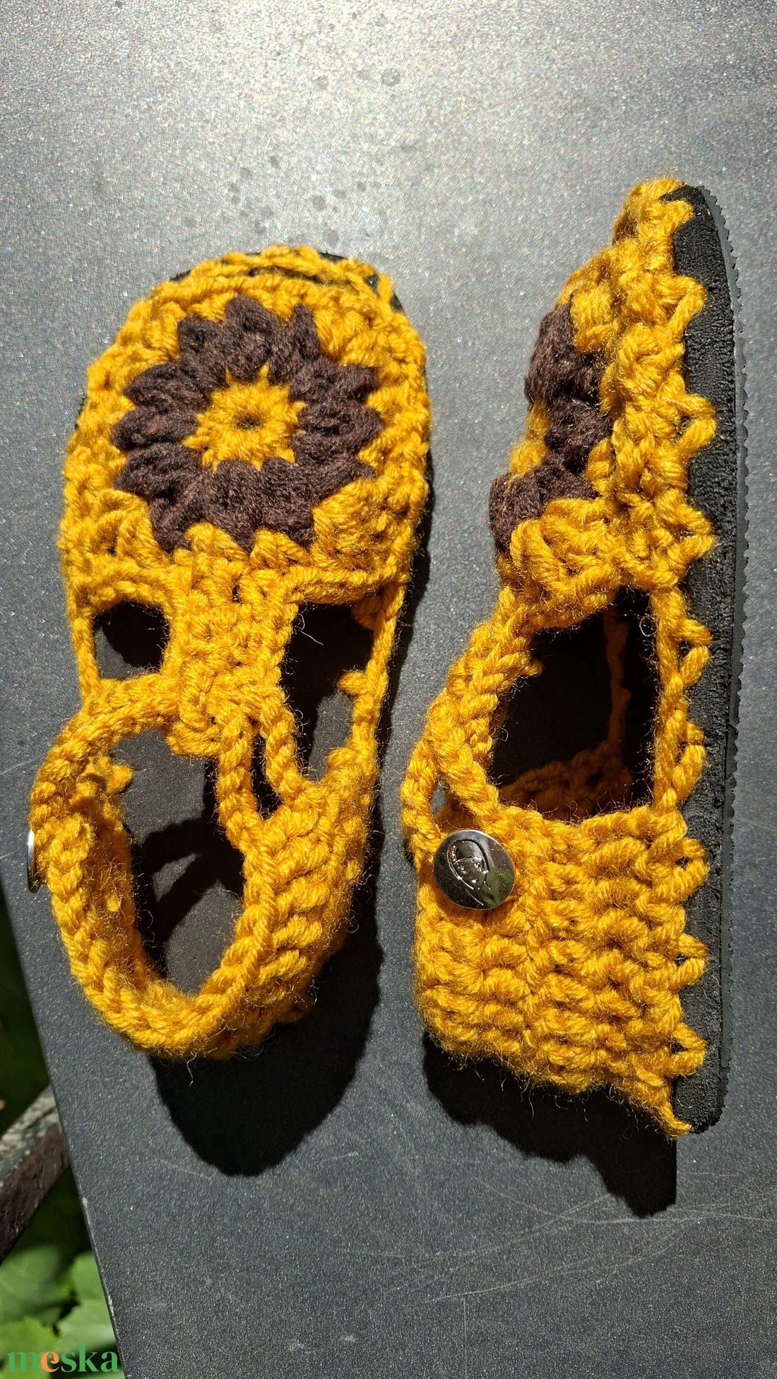 Horgolt barefoot szandál épített talppal, virág mintával - ruha & divat - cipő & papucs - cipő, szandál - Meska.hu