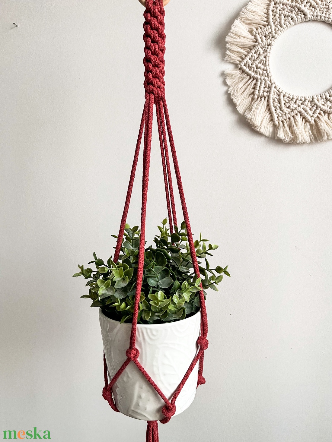 Modern makramé virágtartó, pirosas-téglás fonalból - otthon & életmód - dekoráció - Meska.hu