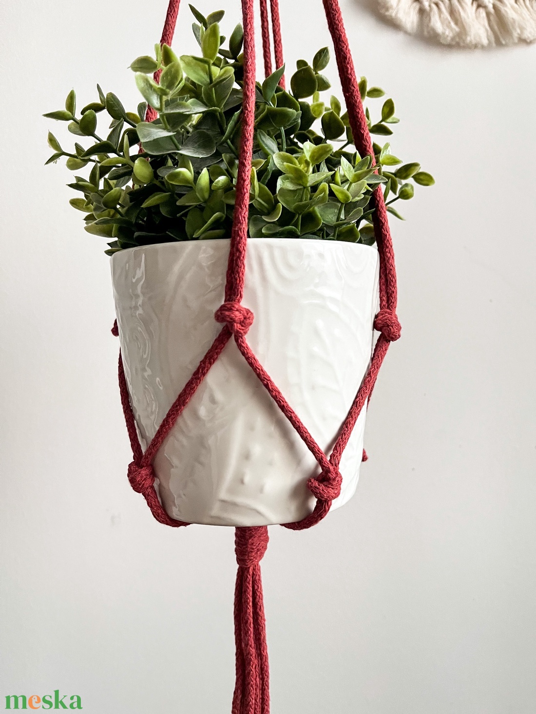 Modern makramé virágtartó, pirosas-téglás fonalból - otthon & életmód - dekoráció - Meska.hu