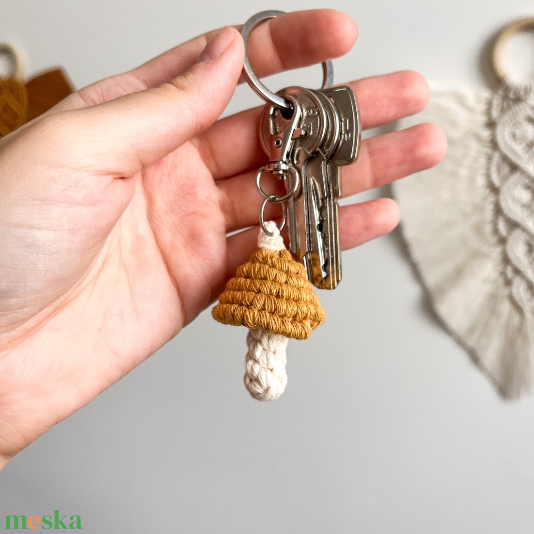 Mini makramé gomba kulcstartó, táskadísz - piros vagy sárga színben - táska & tok - kulcstartó & táskadísz - kulcstartó - Meska.hu Mini makramé gomba kulcstartó, táskadísz - piros vagy sárga színben - táska & tok - kulcstartó & táskadísz - kulcstartó - Meska.hu