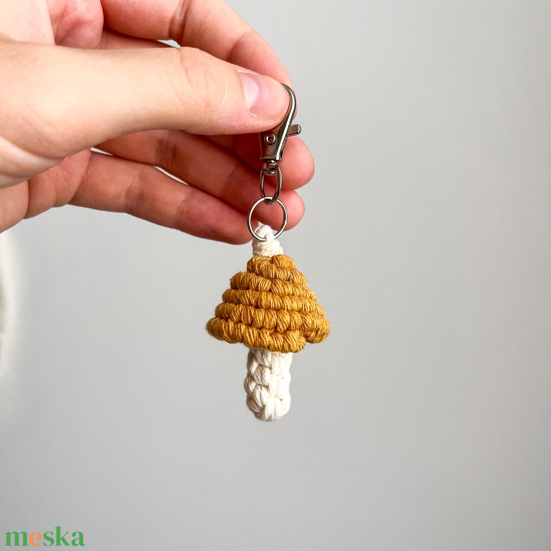 Mini makramé gomba kulcstartó, táskadísz - piros vagy sárga színben - táska & tok - kulcstartó & táskadísz - kulcstartó - Meska.hu Mini makramé gomba kulcstartó, táskadísz - piros vagy sárga színben - táska & tok - kulcstartó & táskadísz - kulcstartó - Meska.hu