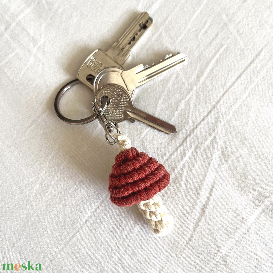 Mini makramé gomba kulcstartó, táskadísz - piros vagy sárga színben - táska & tok - kulcstartó & táskadísz - kulcstartó - Meska.hu Mini makramé gomba kulcstartó, táskadísz - piros vagy sárga színben - táska & tok - kulcstartó & táskadísz - kulcstartó - Meska.hu