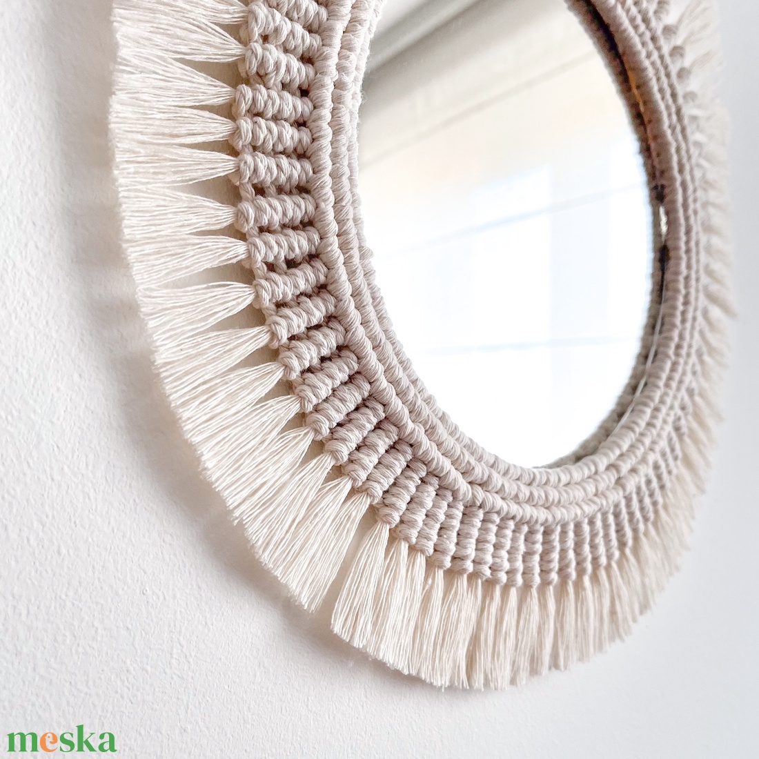 Modern makramé mandala tükör - Natúr fehér színű pamut fonalból készült falidísz - otthon & lakás - dekoráció - tükör - Meska.hu