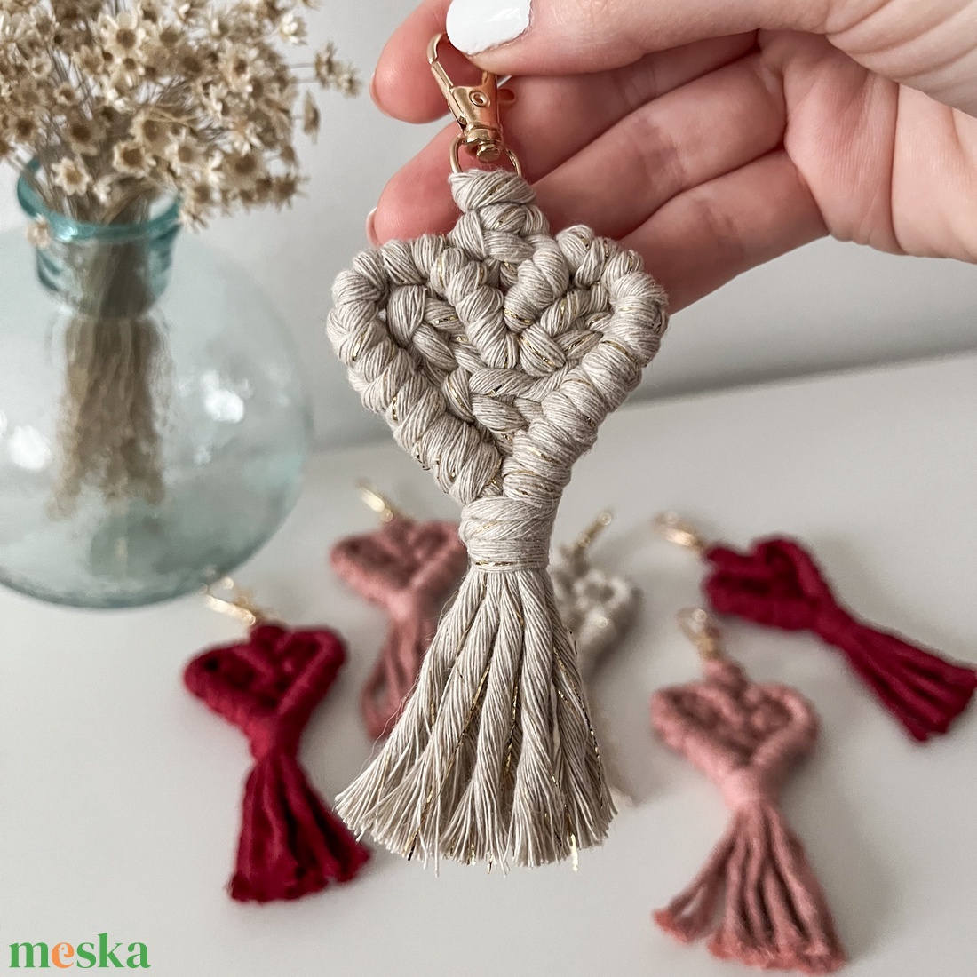 Mini makramé szív kulcstartó vagy táskadísz, szívecskés ajándék szerettednek - táska & tok - kulcstartó & táskadísz - kulcstartó - Meska.hu Mini makramé szív kulcstartó vagy táskadísz, szívecskés ajándék szerettednek - táska & tok - kulcstartó & táskadísz - kulcstartó - Meska.hu