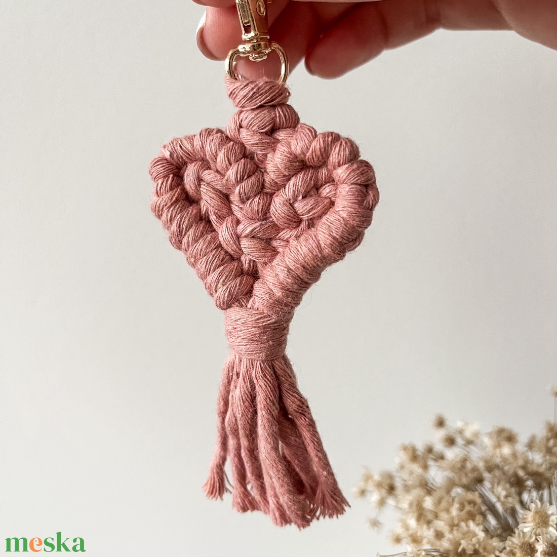 Mini makramé szív kulcstartó vagy táskadísz, szívecskés ajándék szerettednek - táska & tok - kulcstartó & táskadísz - kulcstartó - Meska.hu Mini makramé szív kulcstartó vagy táskadísz, szívecskés ajándék szerettednek - táska & tok - kulcstartó & táskadísz - kulcstartó - Meska.hu