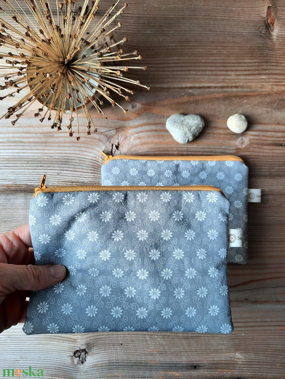 Szürke és okker textil kozmetikai táska, virág mintás neszesszer - táska & tok - neszesszer - Meska.hu Szürke és okker textil kozmetikai táska, virág mintás neszesszer - táska & tok - neszesszer - Meska.hu