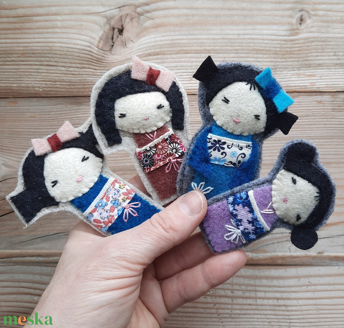 Filc bross - japán baba - ékszer - kitűző és bross - kitűző - Meska.hu Filc bross - japán baba - ékszer - kitűző és bross - kitűző - Meska.hu
